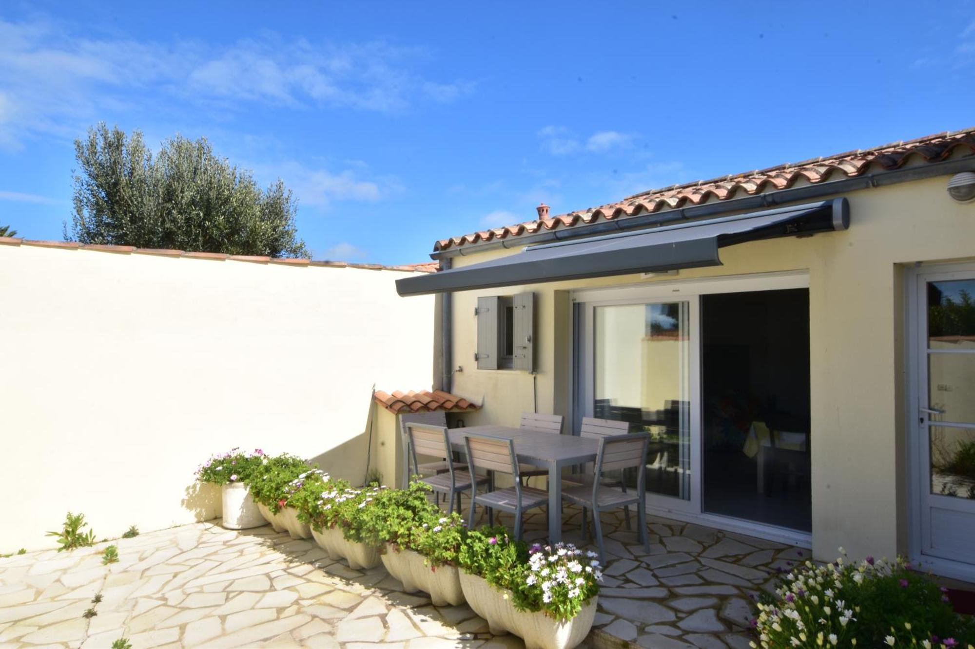 Large Close To The * Saint-Martin-de-Re