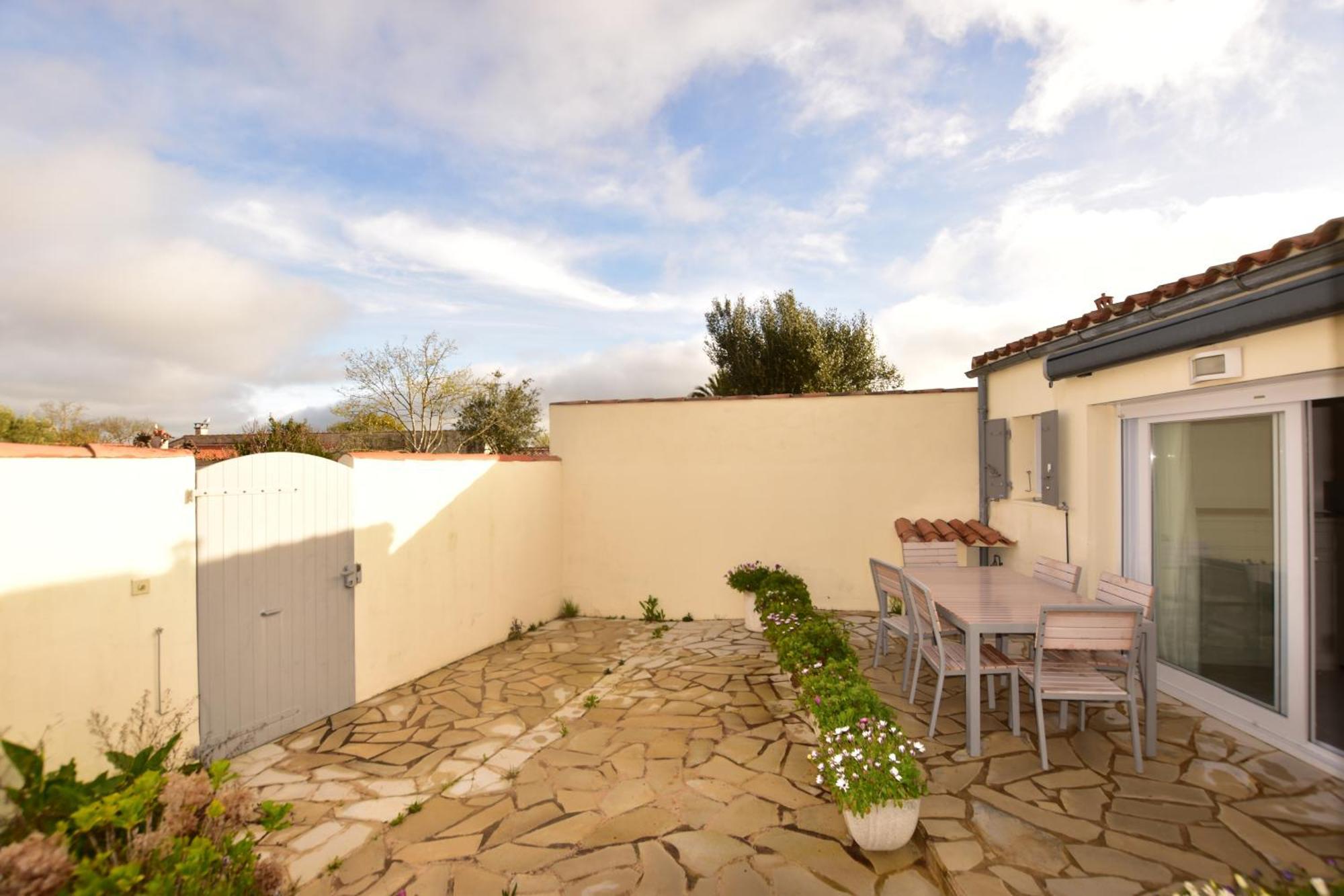 Large Close To The * Saint-Martin-de-Re